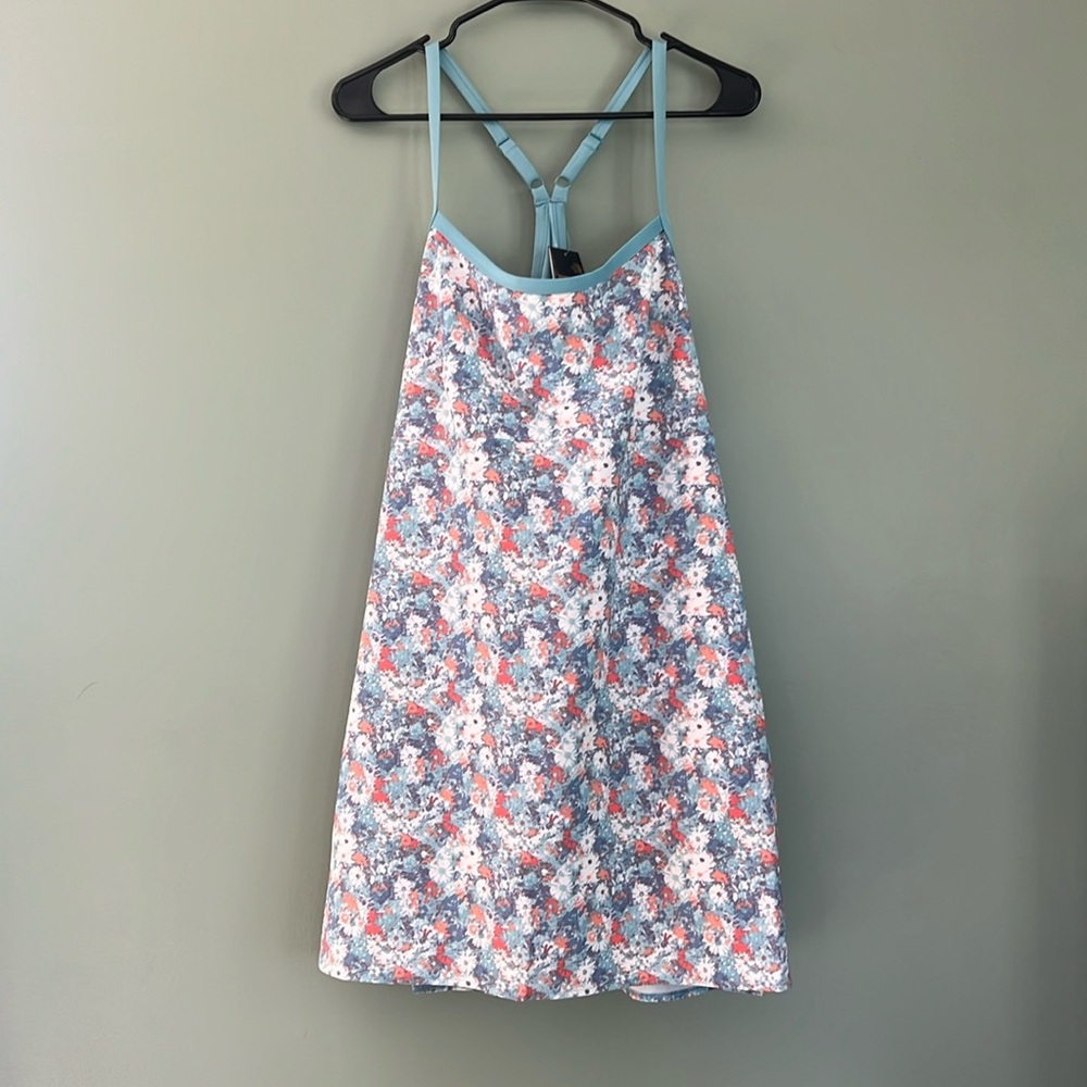 NWT The North Face Active Dress. (Built in shorts with pocket)